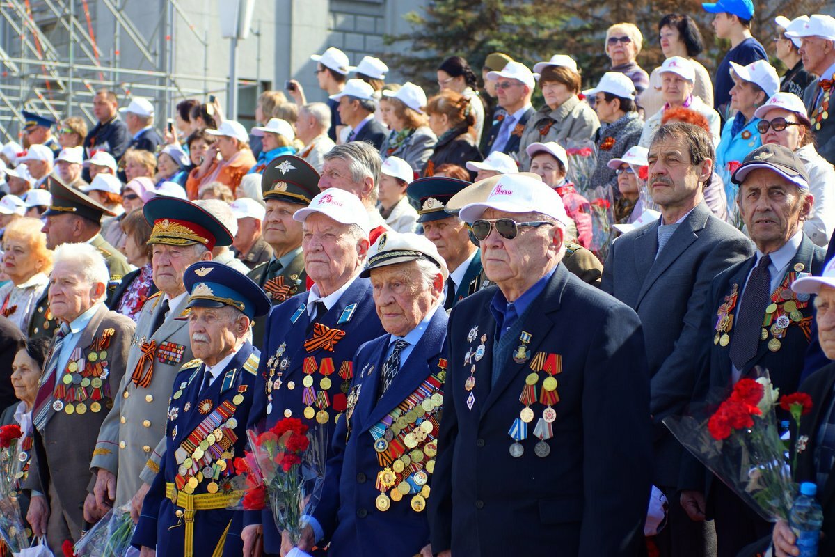 ветераны на площади Куйбышева