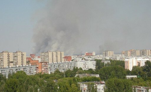 Пол Тольятти накрыло дымом из-за горящих мусора и травы, есть фото
