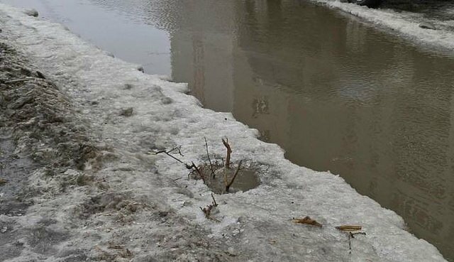 В Сызрани 10-летний мальчик упал в канализационный колодец, есть фото