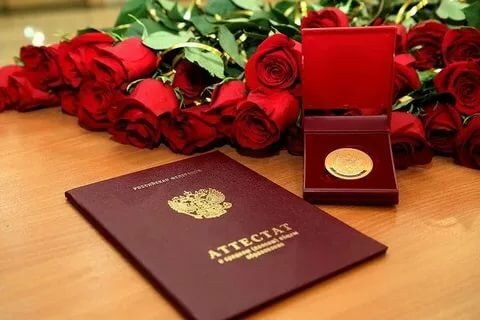 Фальшивое золото: В Адыгее уволили чиновницу, у которой дочь-выпускница получила липовую медаль
