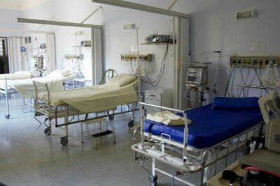 В больницах есть тест-системы и аппараты искусственной вентиляции лёгких