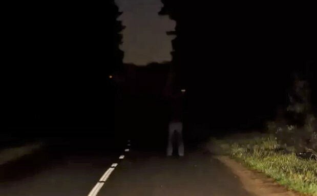пешеход в темноте